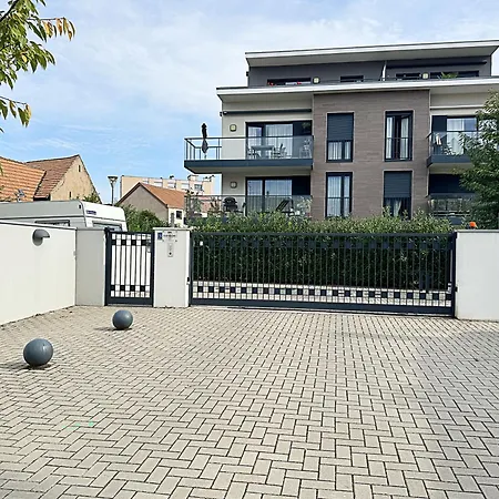 Little Garden - Au Calme, Velos Et Parking Prive Apartment *