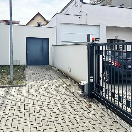 Apartment Little Garden - Au Calme, Velos Et Parking Prive